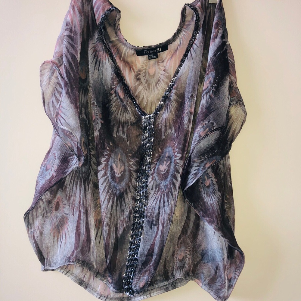 Gorgeous blouse in super soft silky🪶like fabric🪶 - Picture 3 of 4